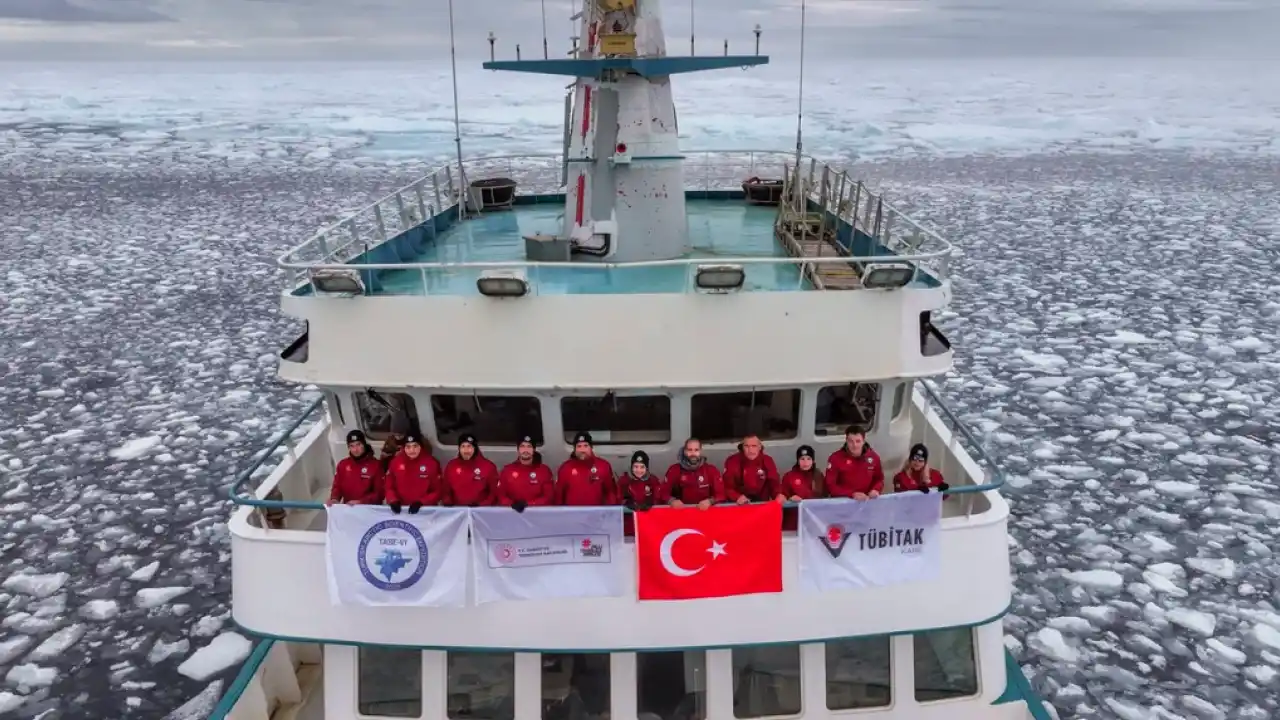 TÜBİTAK'ın 6. Arktik Bilim Seferi sürüyor... Kuzey Kutbu'nda iklim değişikliği araştırılıyor