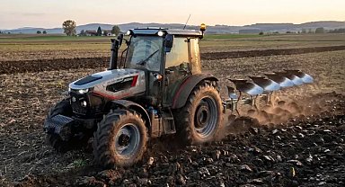Türkiye'nin Yerli Mühendislik Gururu: TÜMOSAN, Tractor of the Year 2027'de Finalde!