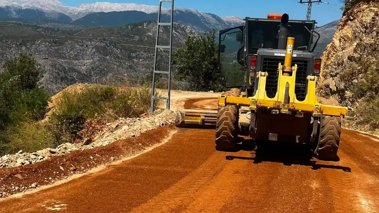 Alanya’nın kırsal yollarında yoğun mesai