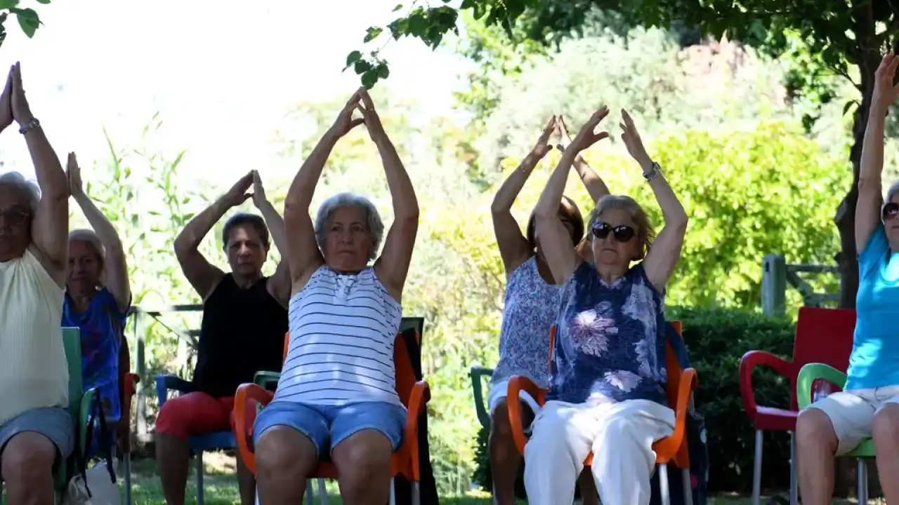 Antalya Muratpaşa’da yoga ile aktif yaş alıyorlar