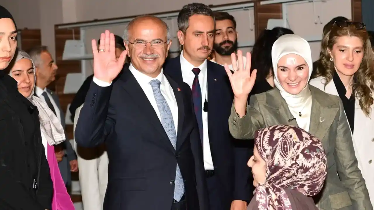 Bakan Göktaş'tan Malatya Şehir Kütüphanesi'ne tam not