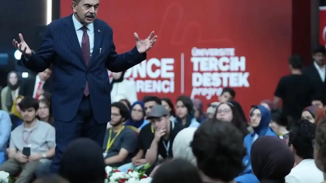Bakan Tekin üniversite adaylarıyla tecrübe paylaştı