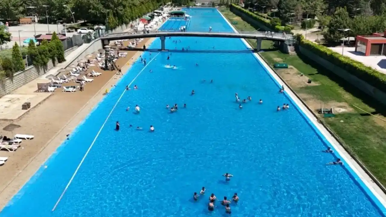 Eskişehir'de Kentpark Yapay Plajı yeni sezonda hizmete açıldı