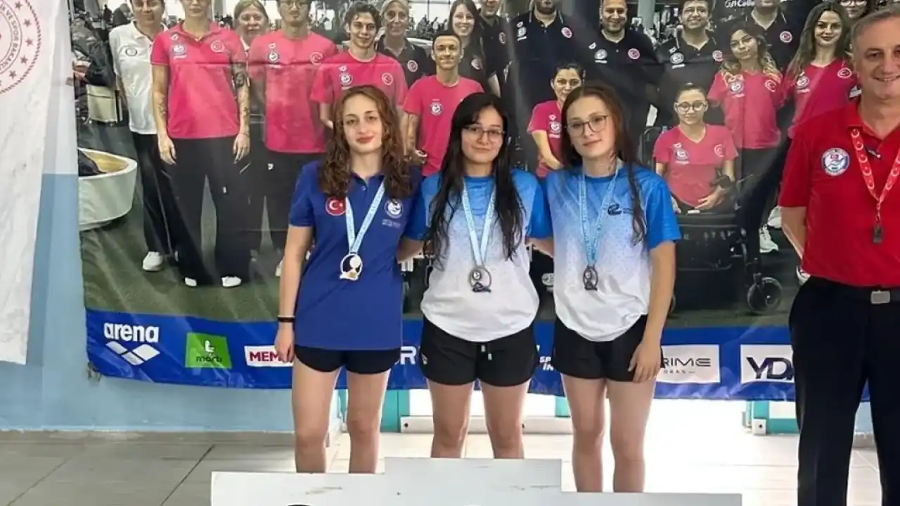 Eskişehirli üç yüzücü Avrupa’da Türkiye için kulaç atacak