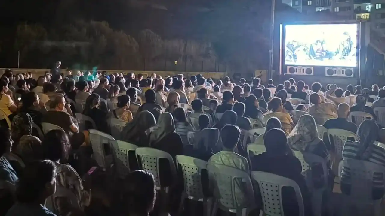 İzmir Çiğli’de Mahalle Sinema Günlerine büyük ilgi
