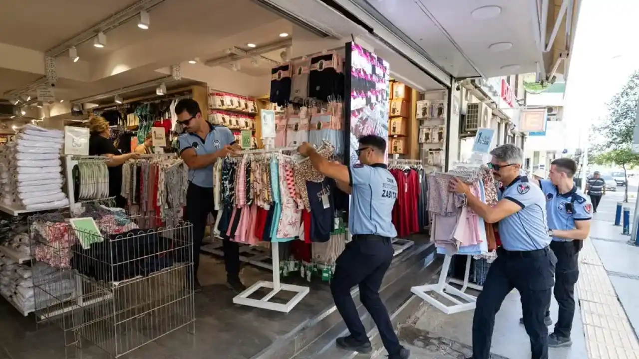 İzmir'de ana arterlerde kaldırım işgaline geçit yok
