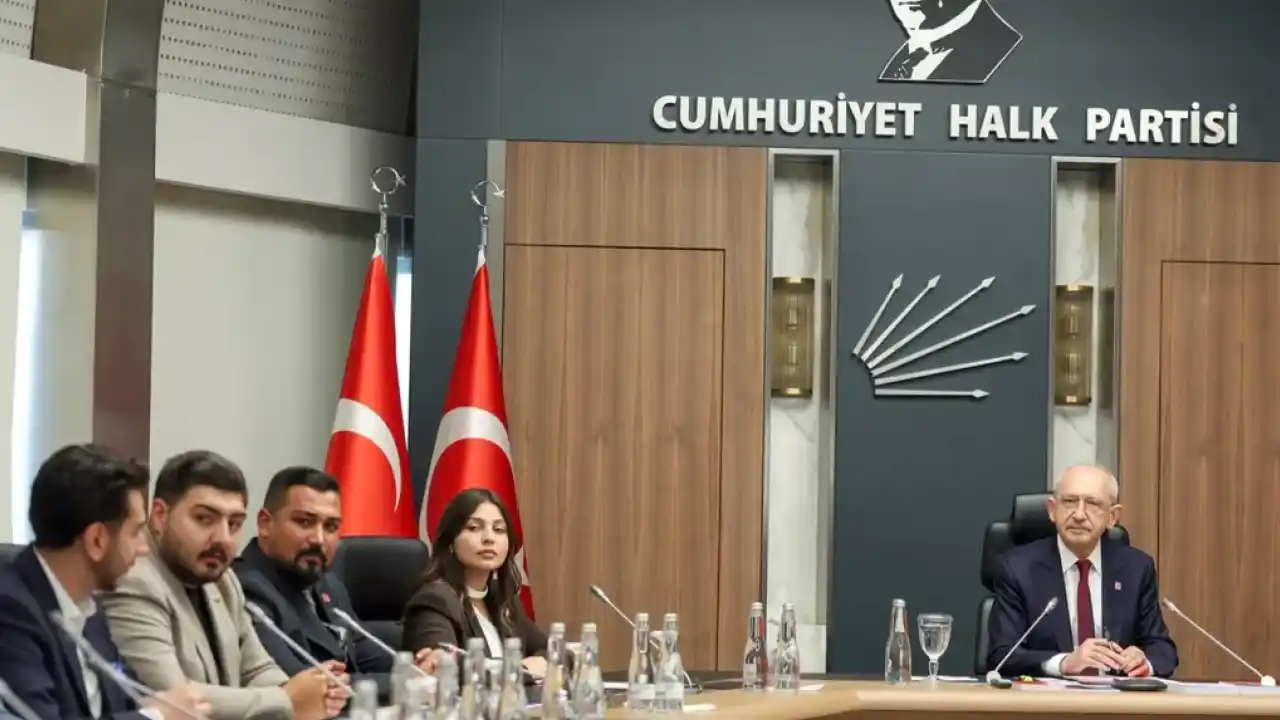 Kılıçdaroğlu, CHP Gençlik Kolları yönetimiyle buluştu