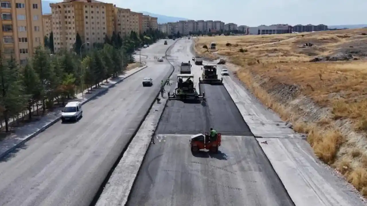 Kütahya’da asfalt çalışmaları sürüyor
