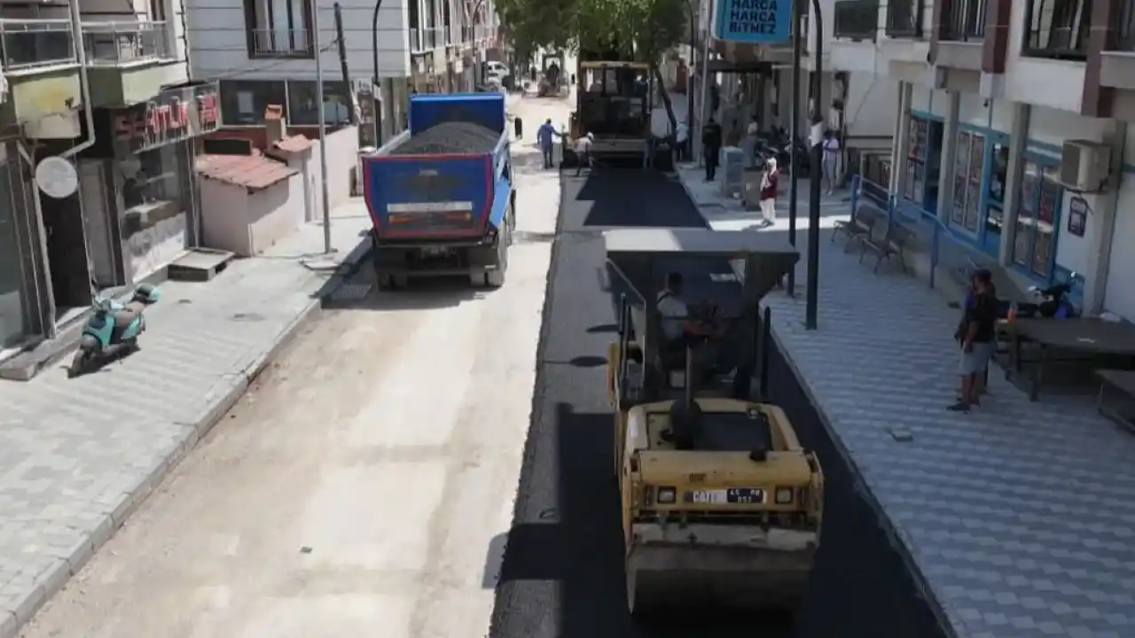 Manisa Soma'da Turgutalp Mahallesi ilk kez sıcak asfaltla buluşuyor