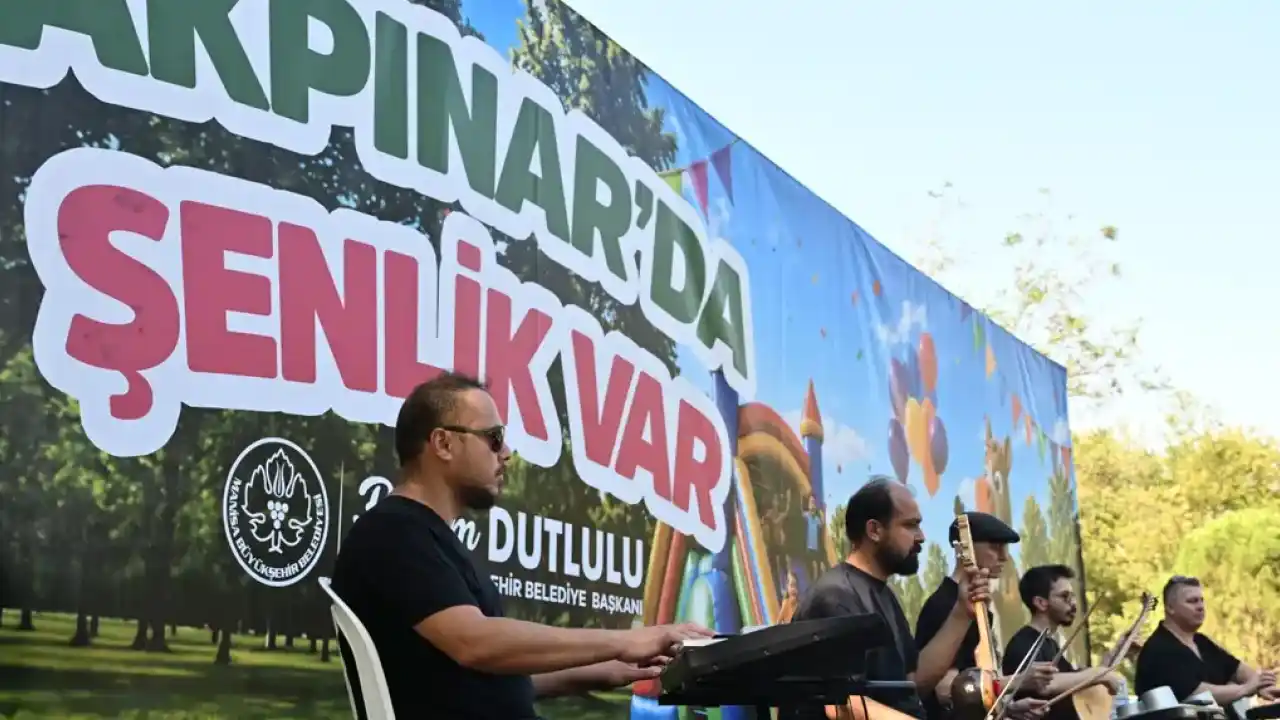 Manisa'da “Akpınar’da Şenlik Var” renkli görüntülere sahne oldu
