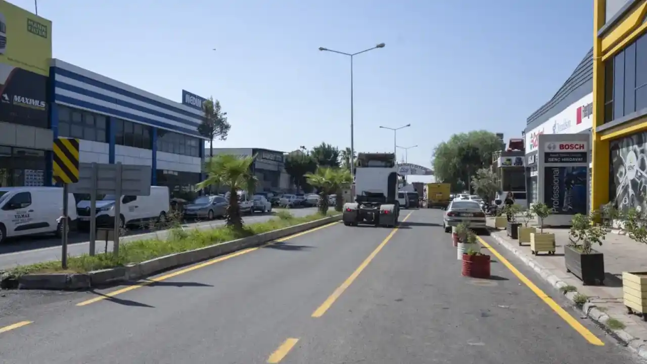 Mersin Tırmıl Sanayi Sitesi’nde yollar yenilendi