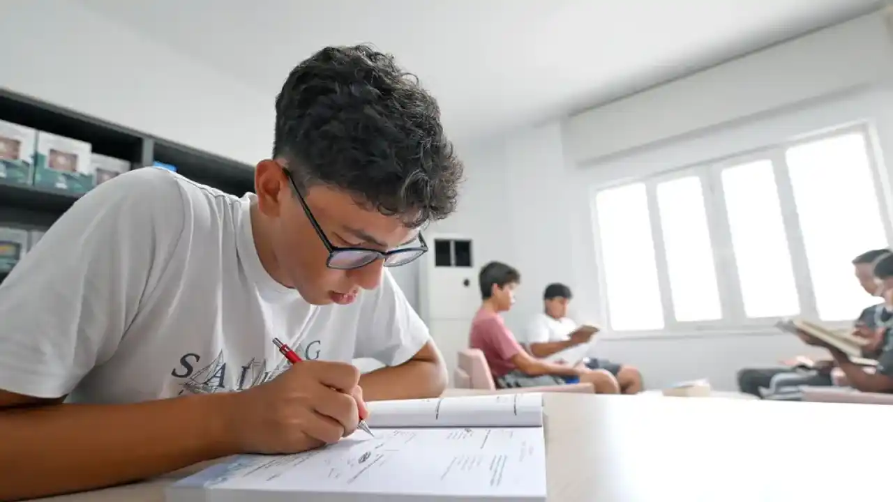 Mersn Aydıncık okuma salonu öğrencilerin gözdesi