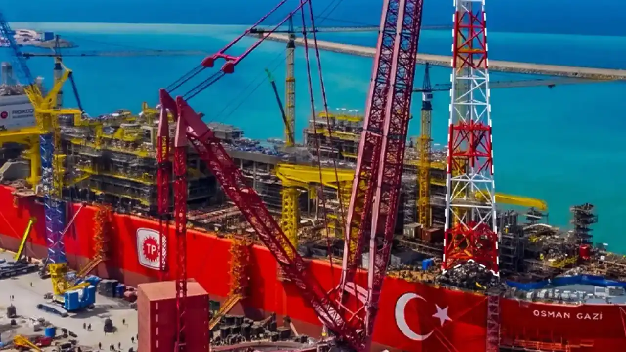 Osman Gazi için kritik aşama! 260 tonluk Alev Kulesi yerine yerleştirildi
