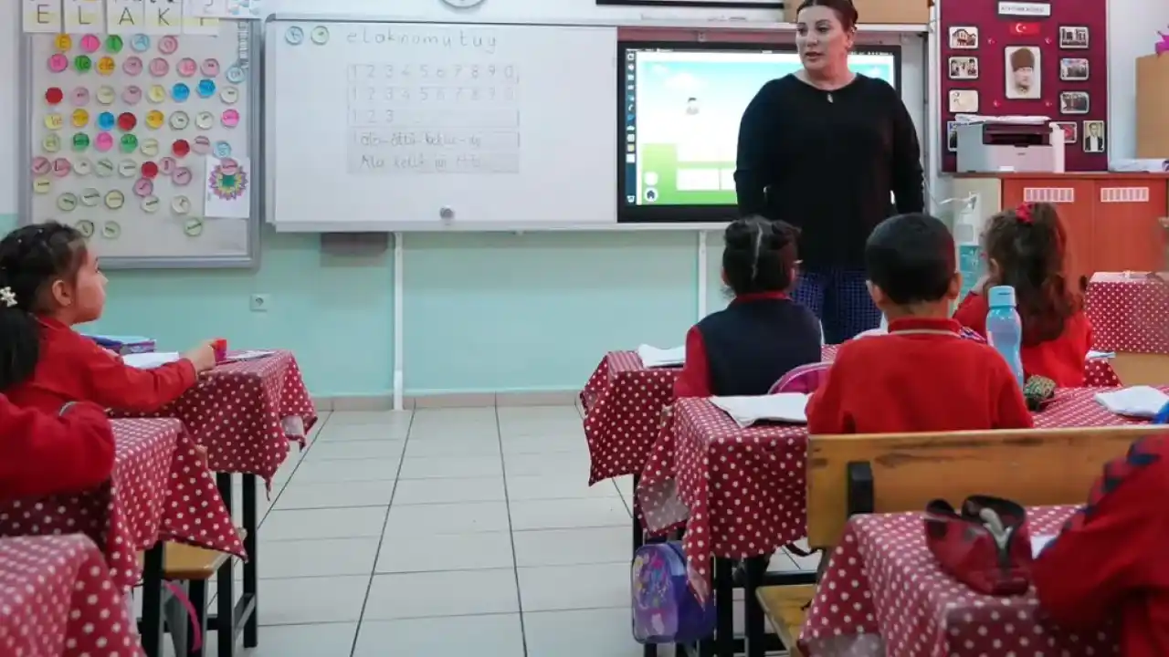 Sözleşmeli öğretmen eşlere il değişikliği müjdesi... Başvurular 12 Ağustos’ta başlıyor