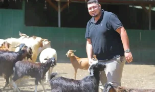 Adak kesimine gitti hayatı değişti! İki oğlakla başladı, 500 hayvana ulaştı
