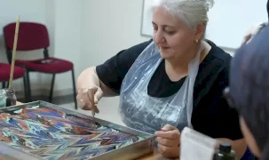 Ankara Keçiören’de şehit yakınlarına ebru sanatı workshopu