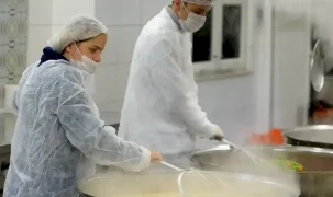Antalya Muratpaşa her gün 3 çeşit yemekle içleri ısıtıyor