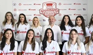 Antalya Muratpaşa’nın Sultanları yeni sezon için sözleşmelerini imzaladı