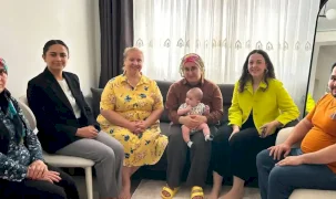 Artvin’de projeyle yuva kuran ve çocuk sahibi olan ilk aileye ziyaret