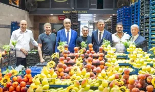 Başkan Tugay İzmir’in hal esnafıyla buluştu