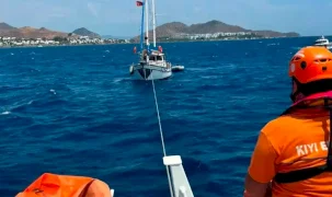 Bodrum açıklarında arızalanan teknedeki 10 kişi kurtarıldı