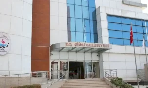 Çiğli Belediye Başkanı Yıldız’ın makam aracına silahlı saldırı!