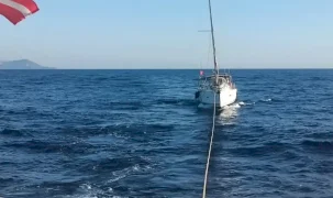 Fethiye açıklarında sürüklenen teknedeki 5 kişi kurtarıldı