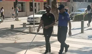 Görme engelli vatandaşa Kocaeli Zabıtası'ndan destek eli