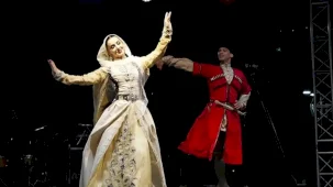 İstanbul Beylikdüzü'nde Uluslararası Halk Dansları zamanı