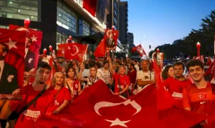 İstanbul Maltepe’de binlerce kişi Zafer Yürüyüşü'nde buluştu