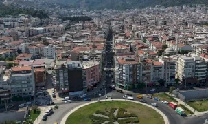 İzmir Balçova’nın caddeleri “çiçek gibi” oldu