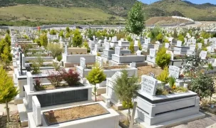 İzmir’de mezarlıklarda yeni dönem... Mezar yapımına standart geliyor