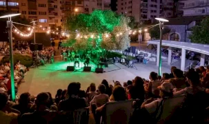 İzmir'de zeytin ağacının altında “Gece Makamı” ezgileri