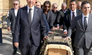 KKTC 5. Cumhurbaşkanı Ersin Tatar, yeğenini Londra’da son yolculuğuna uğurladı