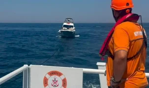 Marmara Adası açıklarında arızalanan tekne kurtarıldı