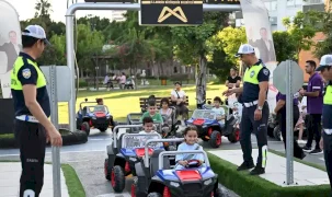 Mersin’de çocuklar trafik kurallarını öğreniyor