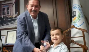 Milaslı minik Göktuğ'dan Başkan Topuz'a teşekkür ziyareti