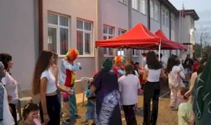 Mutluluk Tırı Sapanca’da çocukların yüzünü güldürdü