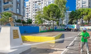 Narlıdere'de okul bahçelerinde temizlik