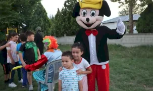 Sakarya'da 'Mutluluk Tırı' mahalle mahalle geziyor