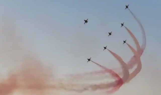 Türk Yıldızları'nın muhteşem gösterisi Konya'yı büyüledi