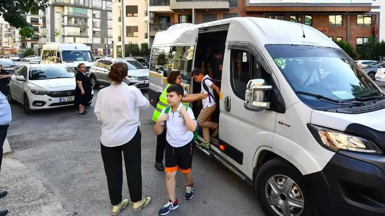 Türkiye'de ilk... İzmir'de fazla servis ücreti isteyen taşımacıya ağır yaptırım