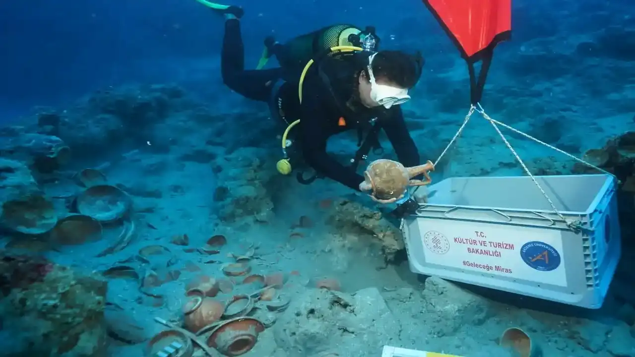Antalya açıklarında 2 bin yıllık seramikler bulundu