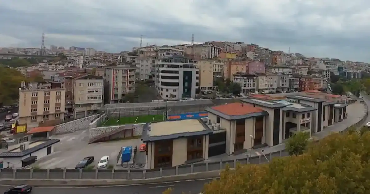 Beyoğlu’nda yeni okul öğrencileriyle buluştu