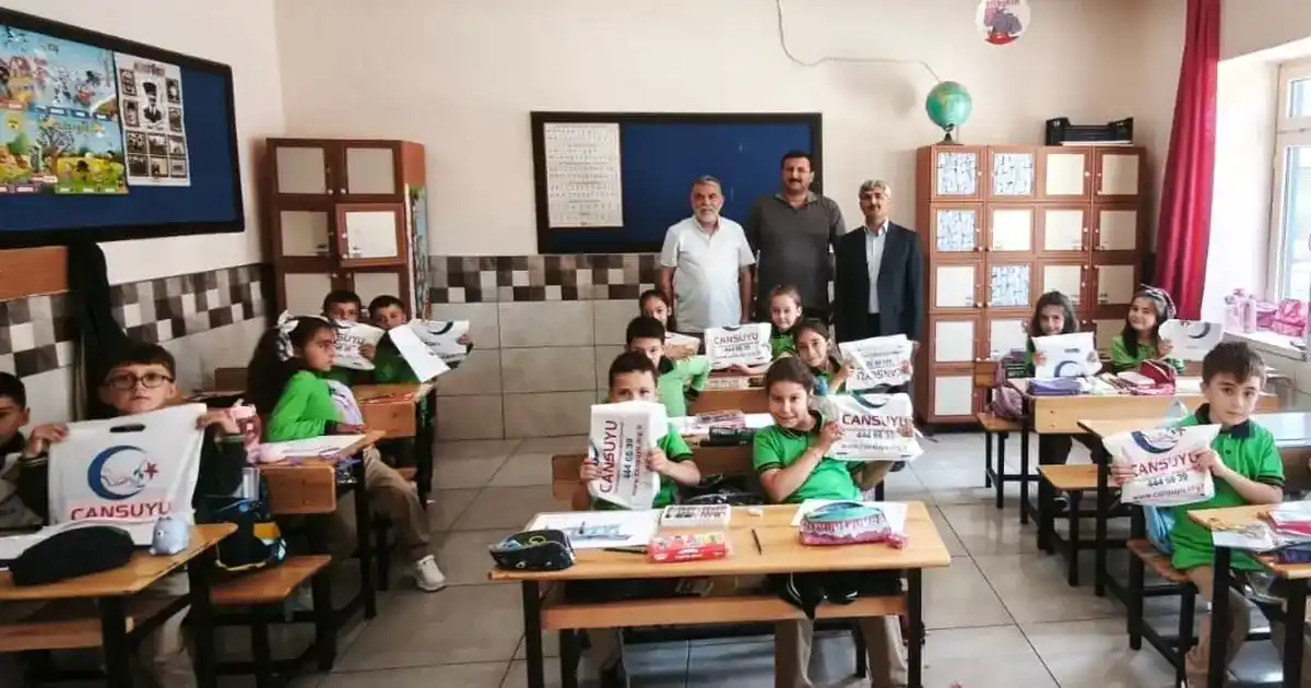 Cansuyu Derneği’nden Konya’da 2 bin 100 öğrenciye kırtasiye desteği