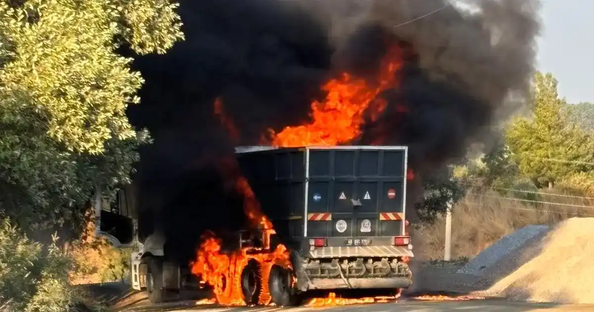 Dalaman Belediyesi’ne ait asfalt aracı alev alev yandı!