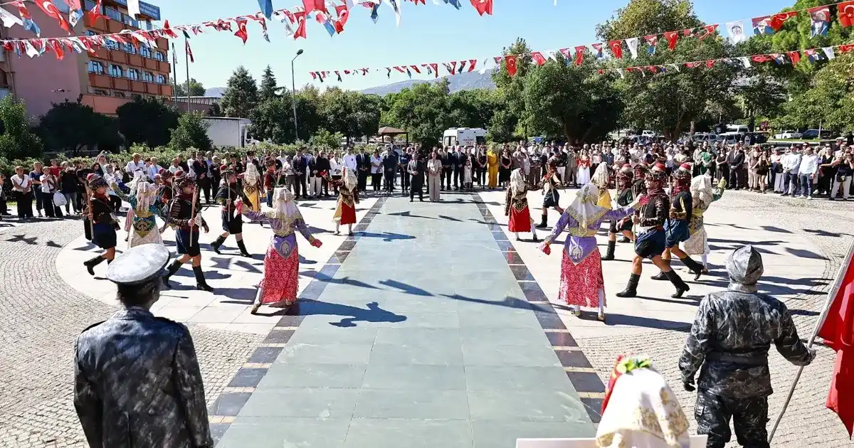 Efes Selçuk’un kurtuluşunun 104’üncü yılı törenle kutlandı