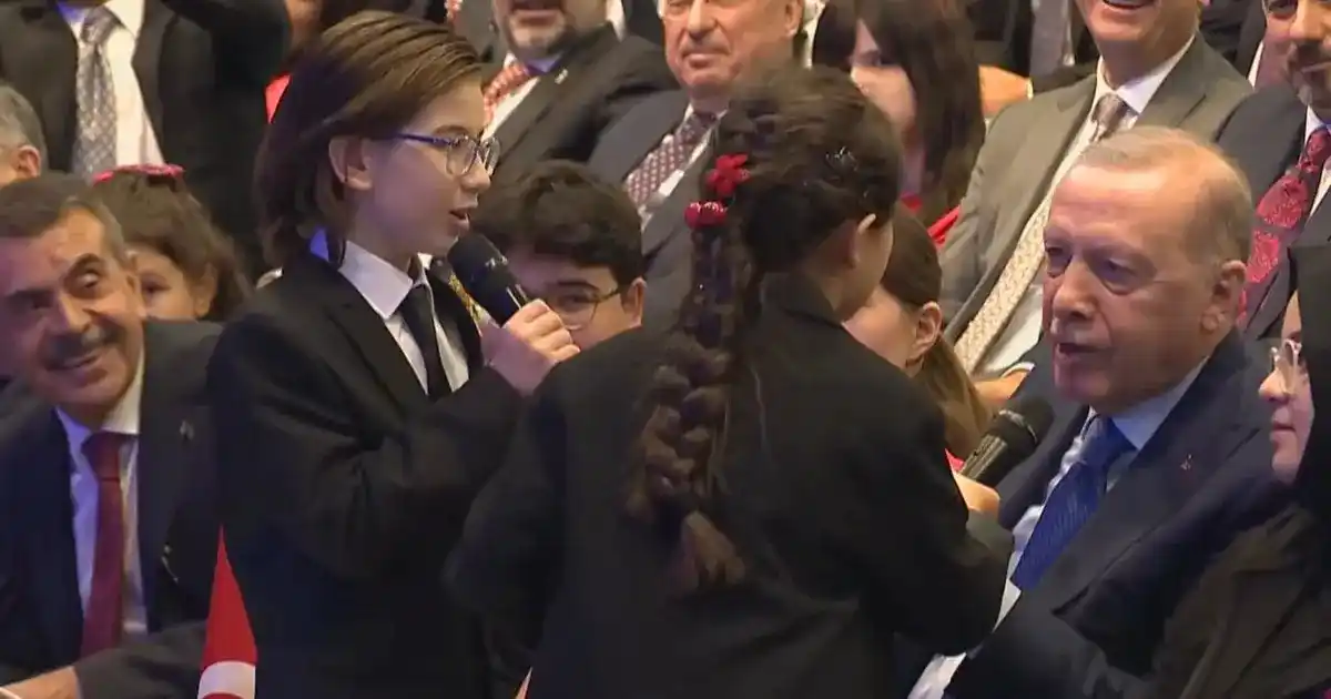 Erdoğan’dan çocuklara türkülü sürpriz, 'Çayelinden Öteye'ye eşlik etti