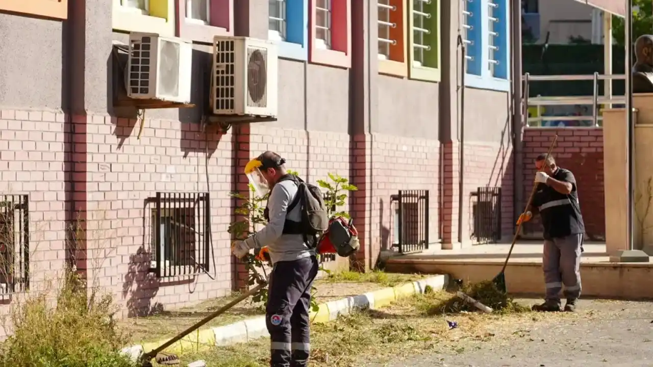 İstanbul Maltepe'de okullarda toplu temizlik