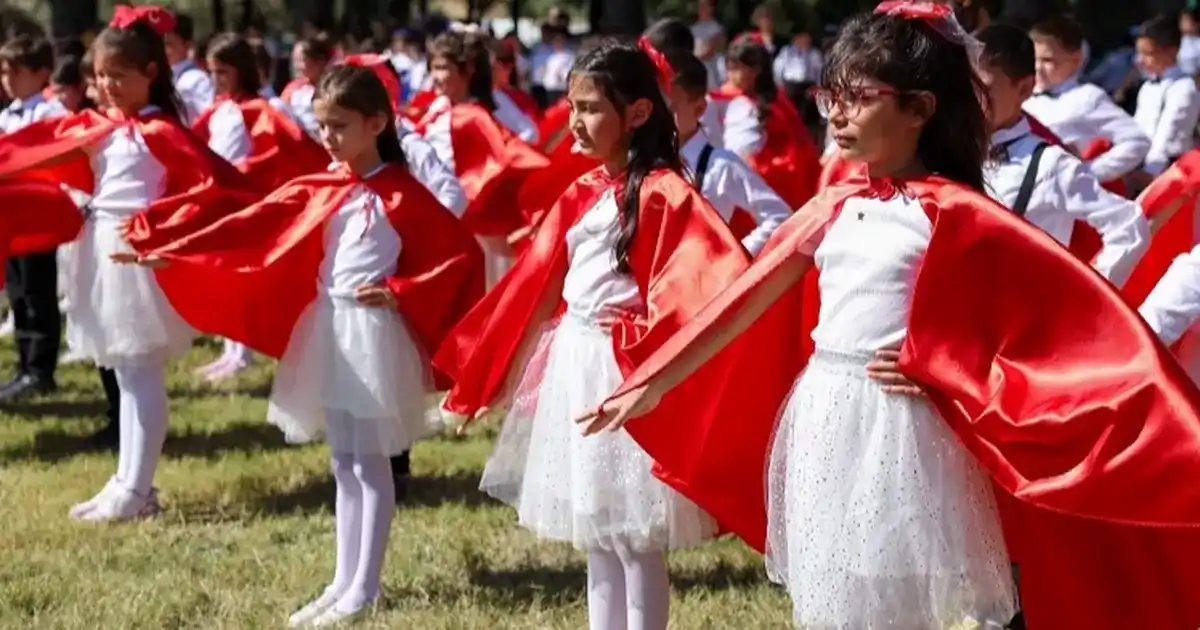 İzmir Aliağa’da eğitim öğretim yılı törenle başladı